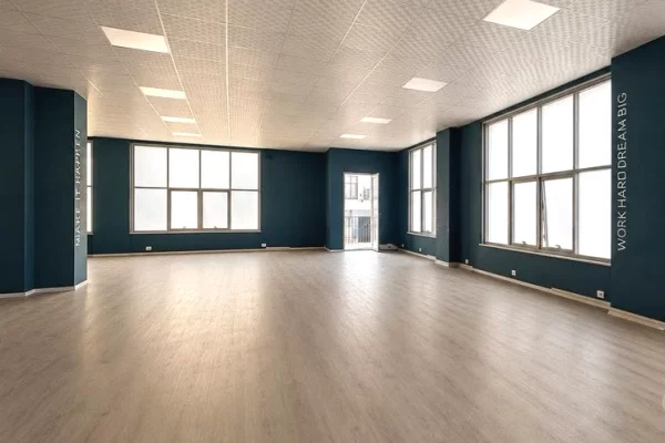 🏢 JEPET ME QIRA AMBIENT KOMERCIAL – PRANE RRUGES BARDHYL ✨