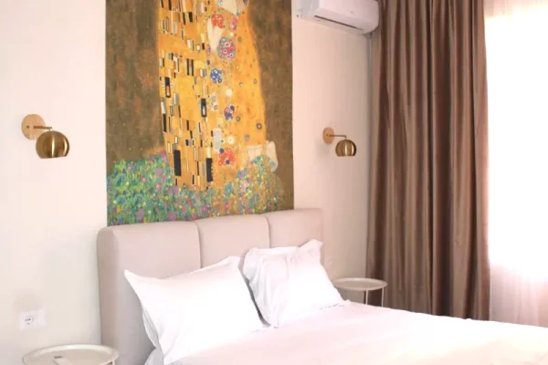 Shtepi ne shitje Apartament ne Tirane, 2+1, Mobilimi E mobiluar, Pagesa 235,000  Euro.