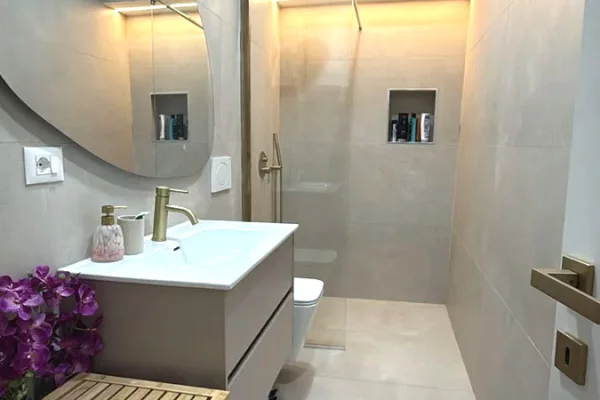 Shtepi ne shitje Apartament ne Tirane, 2+1, Mobilimi E mobiluar, Pagesa 235,000  Euro.