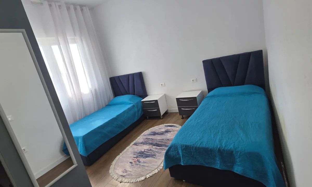Shtepi me qera Apartament ne Tirane, 2+1, Mobilimi E mobiluar, Pagesa 80,000  Leke.