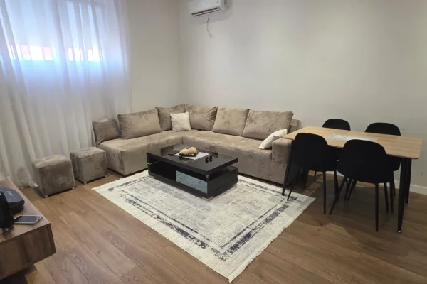 Shtepi me qera Apartament ne Tirane, 2+1, Mobilimi E mobiluar, Pagesa 80,000  Leke.
