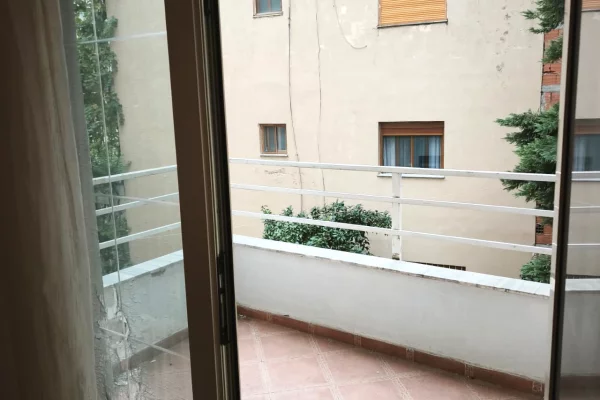 Shtepi ne shitje Apartament ne Tirane, 2+1, Mobilimi Bosh, pa mobiluar, Pagesa 150,000  Euro.