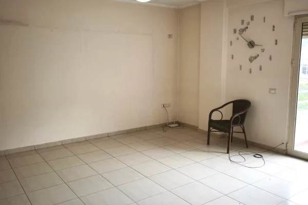 Shtepi ne shitje Apartament ne Tirane, 2+1, Mobilimi Bosh, pa mobiluar, Pagesa 150,000  Euro.