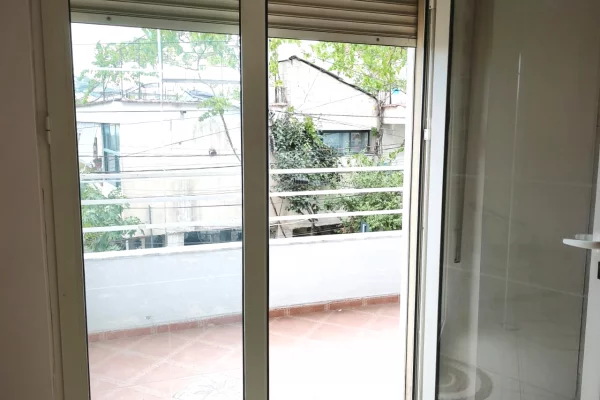 Shtepi ne shitje Apartament ne Tirane, 2+1, Mobilimi Bosh, pa mobiluar, Pagesa 150,000  Euro.
