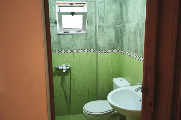 Shtepi ne shitje Apartament ne Tirane, 2+1, Mobilimi Bosh, pa mobiluar, Pagesa 150,000  Euro.