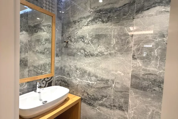 Shtepi ne shitje Apartament ne Tirane, 2+1, Mobilimi E mobiluar, Pagesa 25,500,000  Leke.