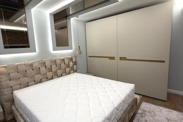 Shtepi ne shitje Apartament ne Tirane, 2+1, Mobilimi E mobiluar, Pagesa 25,500,000  Leke.