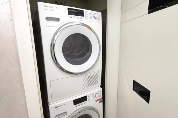Shtepi ne shitje Apartament ne Tirane, 2+1, Mobilimi E mobiluar, Pagesa 25,500,000  Leke.