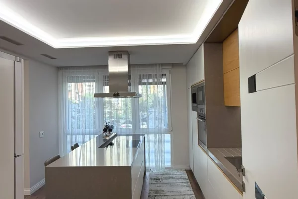 Shtepi ne shitje Apartament ne Tirane, 2+1, Mobilimi E mobiluar, Pagesa 25,500,000  Leke.