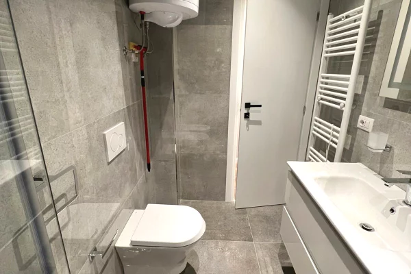 Shtepi me qera Apartament ne Tirane, 2+1, Mobilimi E mobiluar, Pagesa 70,000  Leke.