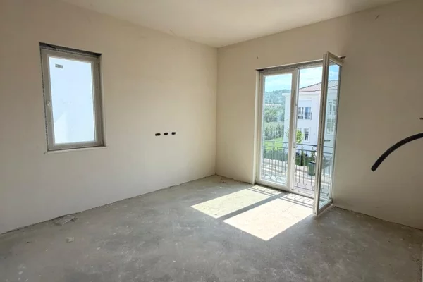 Shtepi ne shitje Vila Luksoze ne Tirane, 4+1, Mobilimi Bosh, pa mobiluar, Pagesa 1,400,000  Euro.