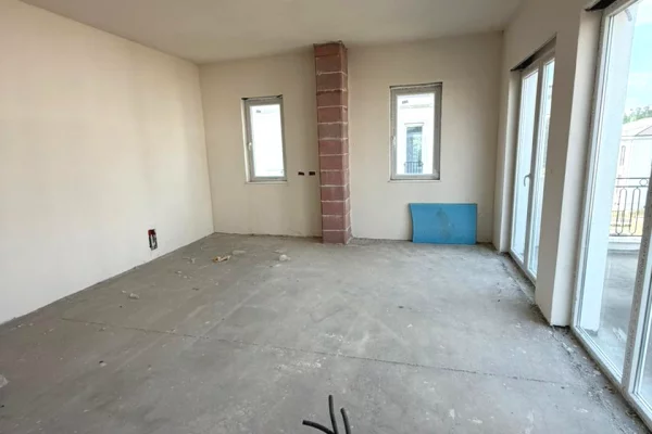 Shtepi ne shitje Vila Luksoze ne Tirane, 4+1, Mobilimi Bosh, pa mobiluar, Pagesa 1,400,000  Euro.