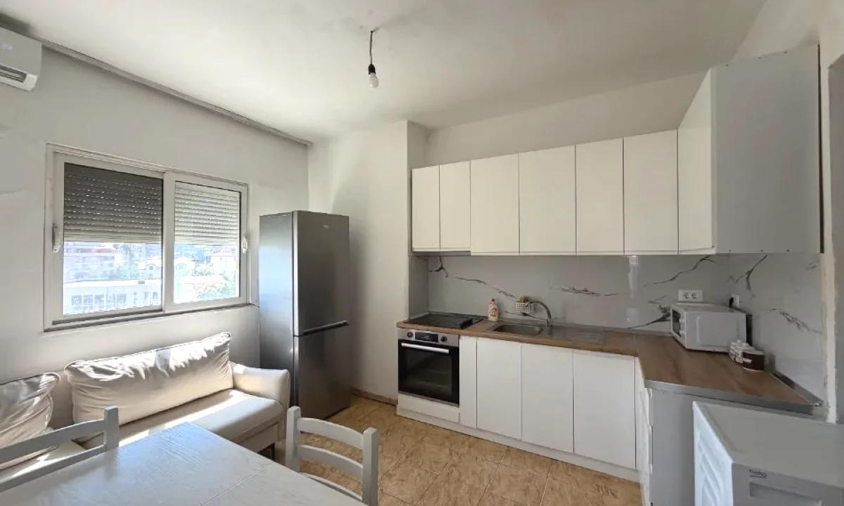 Shtepi me qera Apartament ne Tirane, 2+1, Mobilimi E mobiluar, Pagesa 600  Euro.