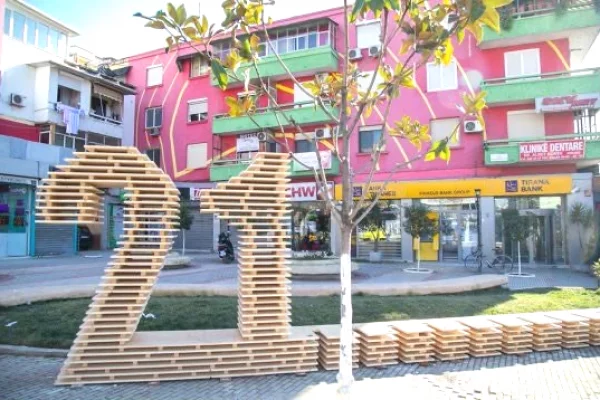Ambient biznesi me qera 1+1 ne Tirane - 200,000 Leke