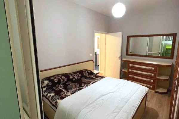 Shtepi me qera Apartament ne Tirane, 2+1, Mobilimi E mobiluar, Pagesa 60,000  Leke.