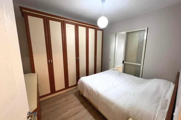 Shtepi me qera Apartament ne Tirane, 2+1, Mobilimi E mobiluar, Pagesa 60,000  Leke.
