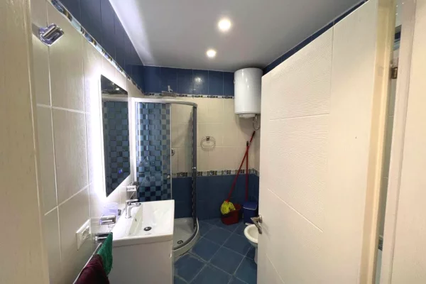 Shtepi me qera Apartament ne Tirane, 2+1, Mobilimi E mobiluar, Pagesa 60,000  Leke.