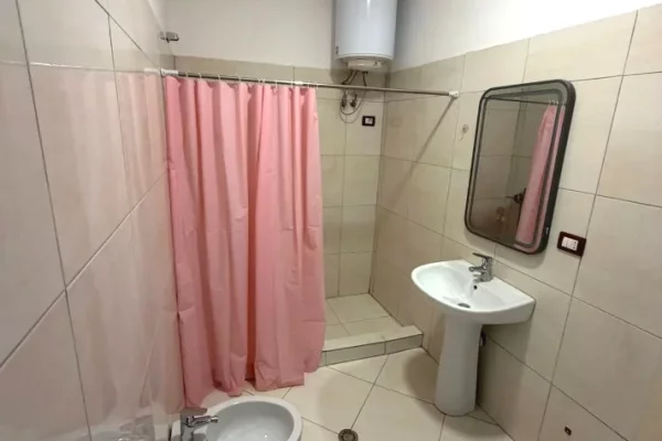 Shtepi me qera Apartament ne Tirane, 1+1, Mobilimi E mobiluar, Pagesa 500  Euro.