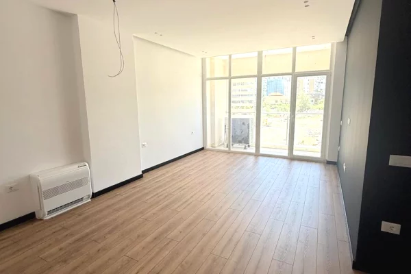 Ambient biznesi me qera 3+1 ne Tirane - 65,000 Leke