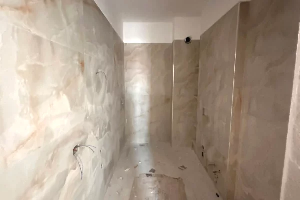 Shtepi ne shitje Apartament ne Tirane, 2+1, Mobilimi Bosh, pa mobiluar, Pagesa 15,500,000  Leke.