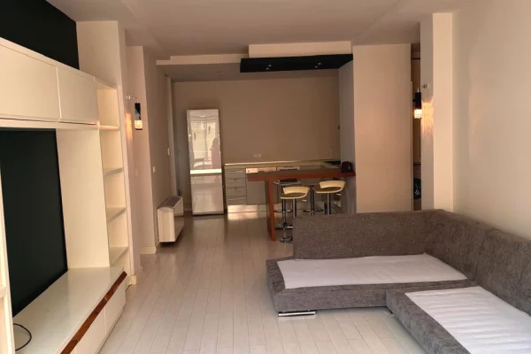 Shtepi me qera Apartament ne Tirane, 2+1, Mobilimi E mobiluar, Pagesa 100,000  Leke.