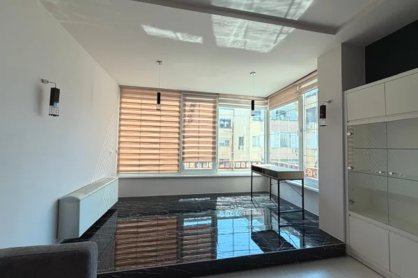 Shtepi me qera Apartament ne Tirane, 2+1, Mobilimi E mobiluar, Pagesa 100,000  Leke.
