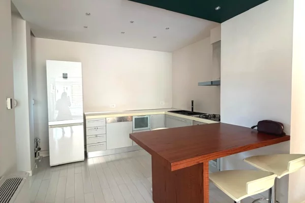 Shtepi me qera Apartament ne Tirane, 2+1, Mobilimi E mobiluar, Pagesa 100,000  Leke.