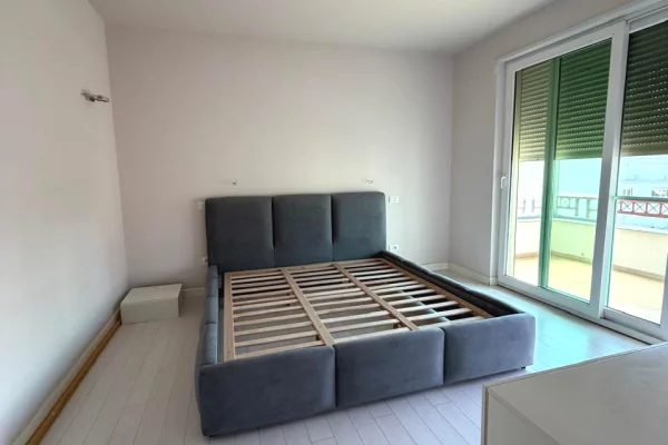 Shtepi me qera Apartament ne Tirane, 2+1, Mobilimi E mobiluar, Pagesa 100,000  Leke.