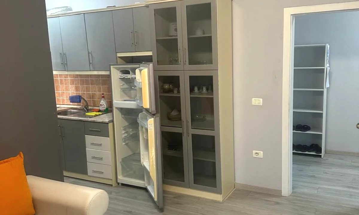Shtepi me qera Apartament ne Tirane, 2+1, Mobilimi E mobiluar, Pagesa 65,000  Leke.