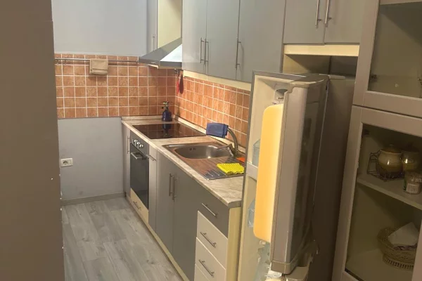 Shtepi me qera Apartament ne Tirane, 2+1, Mobilimi E mobiluar, Pagesa 65,000  Leke.