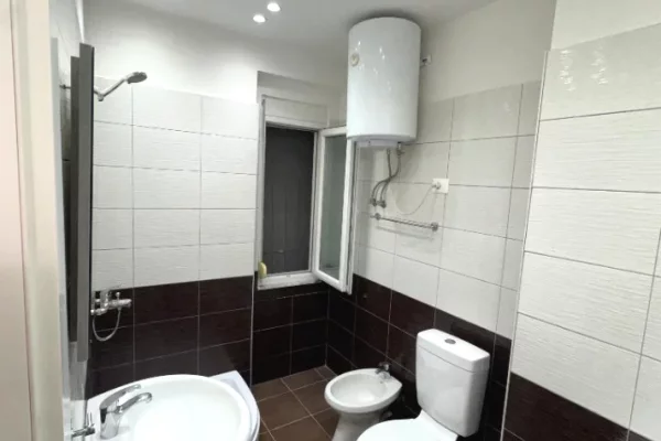 Shtepi me qera Apartament ne Tirane, 1+1, Mobilimi E mobiluar, Pagesa 50,000  Leke.
