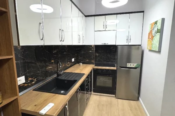 Shtepi me qera Apartament ne Tirane, 1+1, Mobilimi E mobiluar, Pagesa 50,000  Leke.