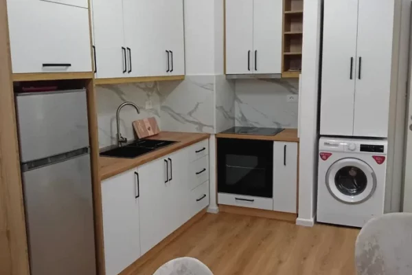 Shtepi me qera 1+1 ne Tirane - 45,000 Leke