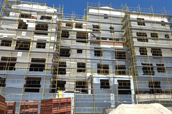 Shtepi ne shitje Apartament ne Himare, 2+1, Mobilimi Bosh, pa mobiluar, Pagesa 300,000  Euro.
