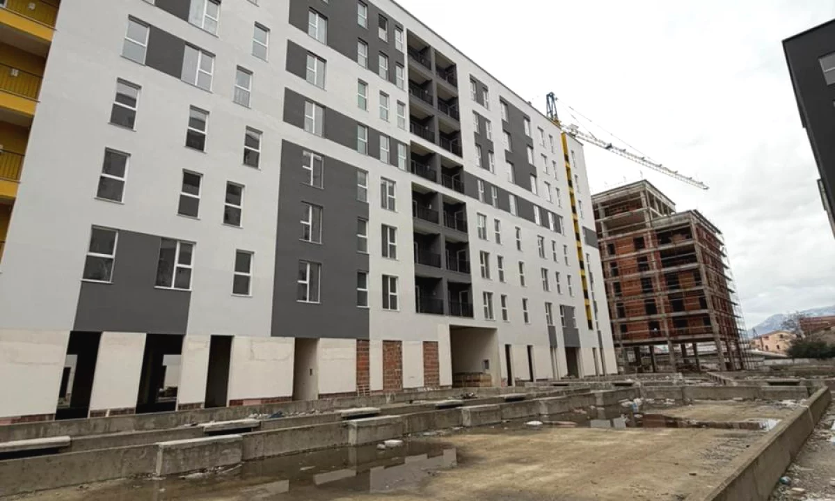 Shtepi ne shitje Apartament ne Tirane, 2+1, Mobilimi Bosh, pa mobiluar, Pagesa 126,600  Euro.