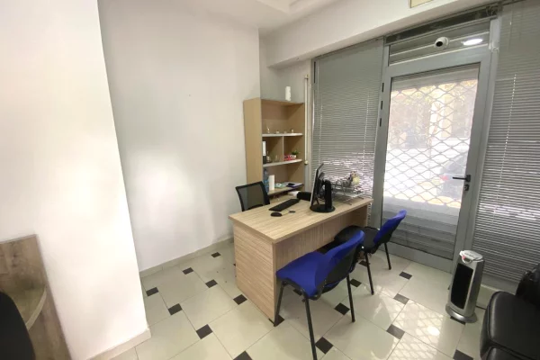Ambient biznesi me qera 3+1 ne Tirane - 35,000 Leke