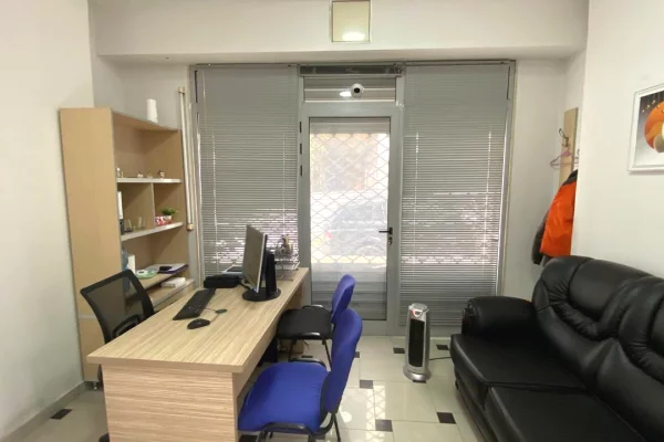 Ambient biznesi me qera 3+1 ne Tirane - 35,000 Leke