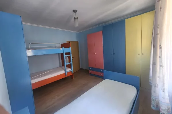 Shtepi me qera Apartament ne Tirane, 2+1, Mobilimi E mobiluar, Pagesa 80,000  Leke.