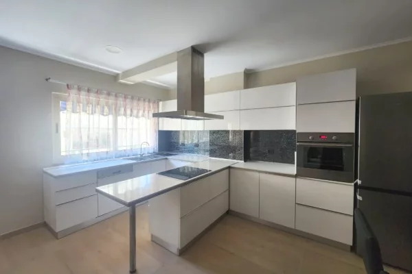 Shtepi me qera Apartament ne Tirane, 2+1, Mobilimi E mobiluar, Pagesa 80,000  Leke.