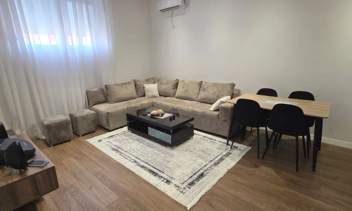 Shtepi me qera Apartament ne Tirane, 2+1, Mobilimi E mobiluar, Pagesa 80,000  Leke.