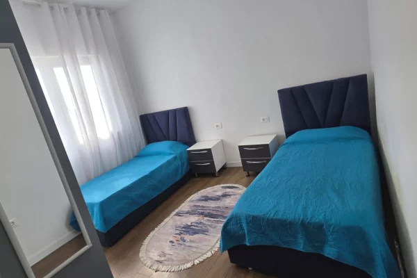 Shtepi me qera Apartament ne Tirane, 2+1, Mobilimi E mobiluar, Pagesa 80,000  Leke.