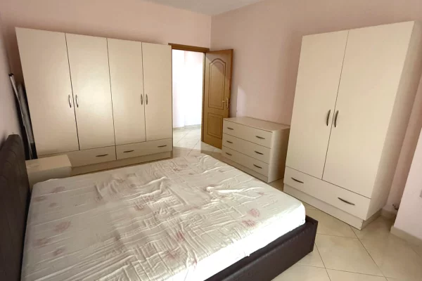 Shtepi me qera Apartament ne Tirane, 1+1, Mobilimi E mobiluar, Pagesa 40,000  Leke.