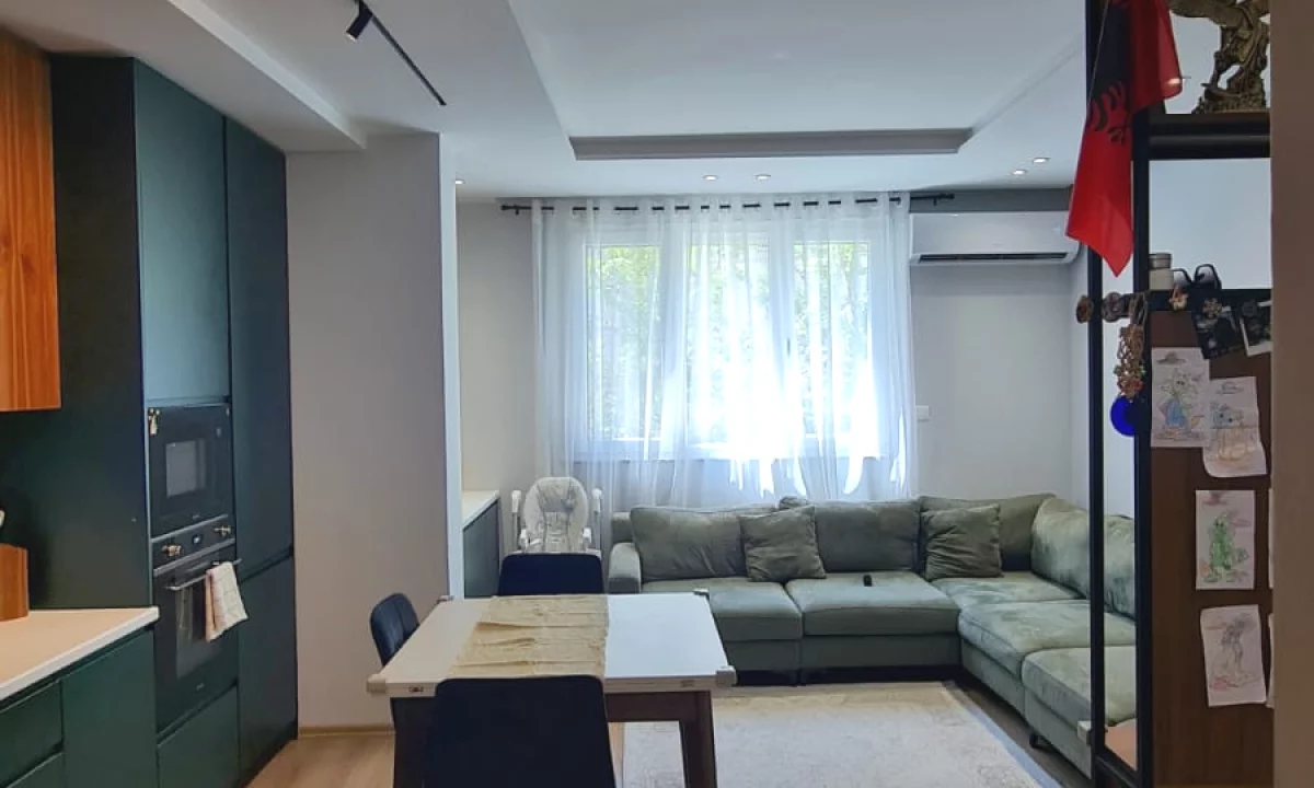 Shtepi ne shitje Apartament ne Tirane, 2+1, Mobilimi E mobiluar, Pagesa 25,000,000  Leke.