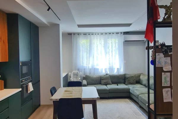 Shtepi ne shitje 2+1 ne Tirane - 25,000,000 Leke