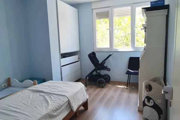 Shtepi ne shitje Apartament ne Tirane, 2+1, Mobilimi E mobiluar, Pagesa 25,000,000  Leke.