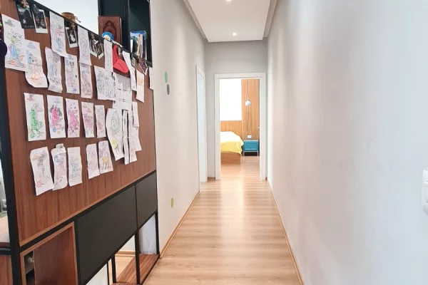 Shtepi ne shitje Apartament ne Tirane, 2+1, Mobilimi E mobiluar, Pagesa 25,000,000  Leke.