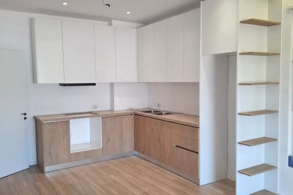 Shtepi ne shitje Apartament ne Tirane, 2+1, Mobilimi Pjeserisht e mobiluar, Pagesa 137,637  Euro.