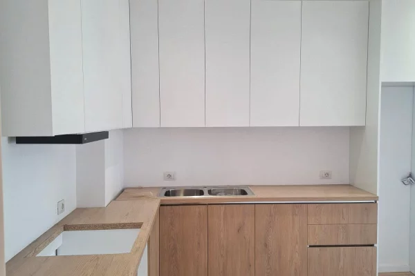 Shtepi ne shitje Apartament ne Tirane, 2+1, Mobilimi Pjeserisht e mobiluar, Pagesa 137,637  Euro.