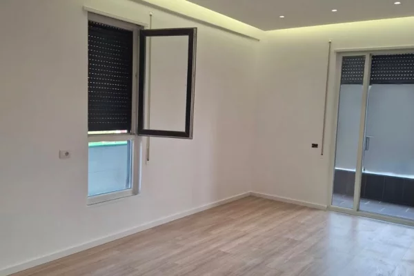 Shtepi ne shitje Apartament ne Tirane, 2+1, Mobilimi Pjeserisht e mobiluar, Pagesa 137,637  Euro.