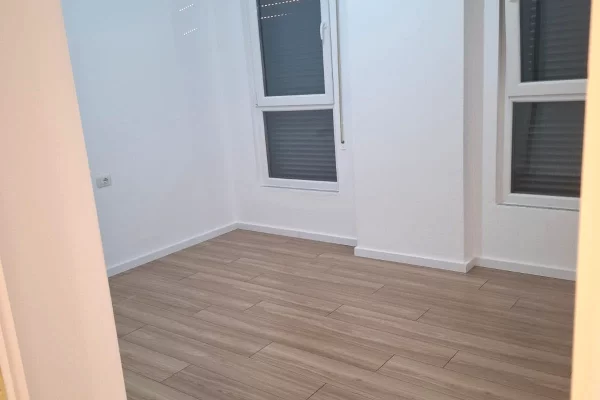 Shtepi ne shitje Apartament ne Tirane, 2+1, Mobilimi Pjeserisht e mobiluar, Pagesa 137,637  Euro.